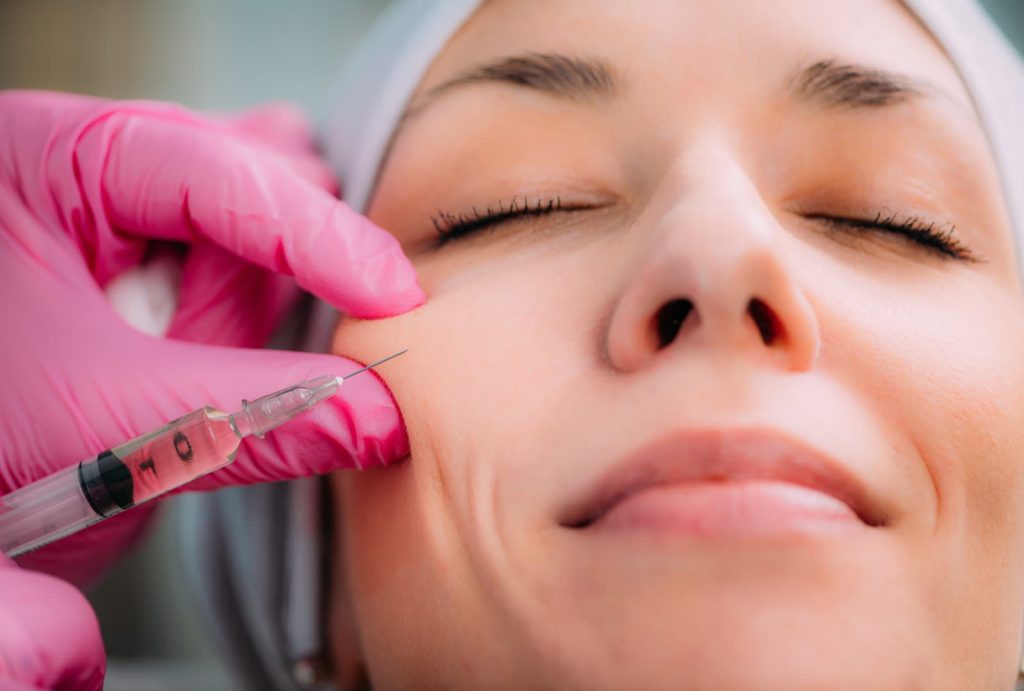 Pómulos con Ácido Hialuronico - Medicina estética Facial